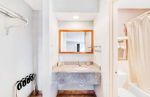 Channelview Hotel | Comfort and Convenience! Close to Environmental Learning Center