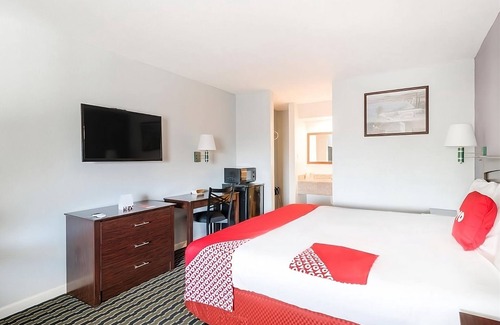 Channelview Hotel | Comfort and Convenience! Close to Environmental Learning Center