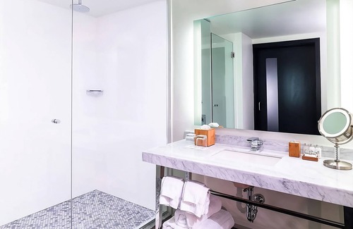 West Plaza Hotel | Comfort and Convenience! Onsite Pool, Pets Allowed, Near Fountain of Neptune