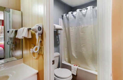 Ridgeland Hotel | Comfort and Convenience! Free Parking! Near Ridgeland Veterans Memorial Park