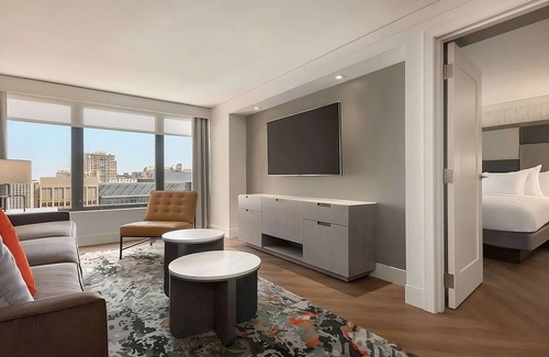 Streeterville Hotel | Comfort and Convenience! Parking, Outdoor Pool, Near Adler Planetarium