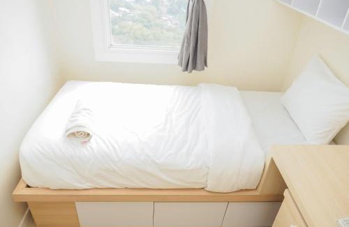Hegarmanah Apartment | Comfort and Cozy 2BR Apartment Parahyangan Residence By Travelio