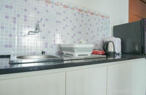 Pluit Apartment | Comfort and Elegant 1BR Green Bay Condominium Apartment By Travelio
