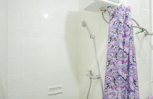 Pluit Apartment | Comfort and Elegant 1BR Green Bay Condominium Apartment By Travelio