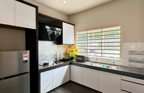 Kampung Alor Akar House | Comfort and Luxury House