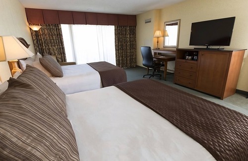 Tri-Cities Hotel | Comfort and Relaxation! Contemporary Unit Close to Columbia Center Mall, w/Pool