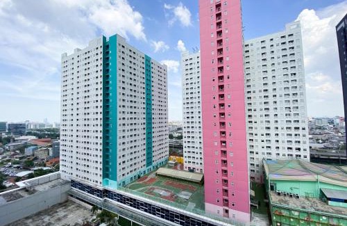 Rawasari Apartment | Comfort and Strategic 2BR at Green Pramuka City Apartment By Travelio