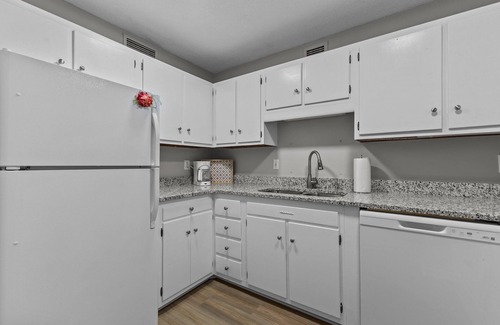 Terry Sanford Apartment | Comfort at the ClarendonnnQuaint, clean, safe, & convenient location!