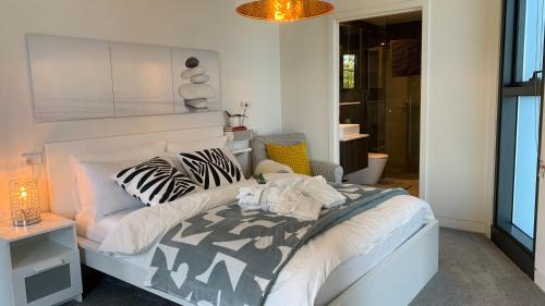 Homebush Apartment | Comfort Bunker Luxe Apartment - 2B2B - 5min ACCOR