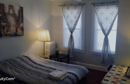Charles Village Apartment | comfort & charm in the johns hopkins uni