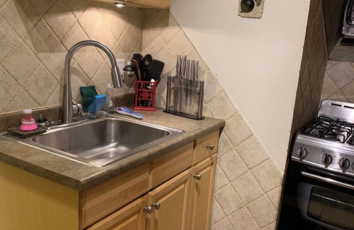 Jefferson Park Apartment | Comfort/Clean!: Free Parking 15 min ORD/Downtown3