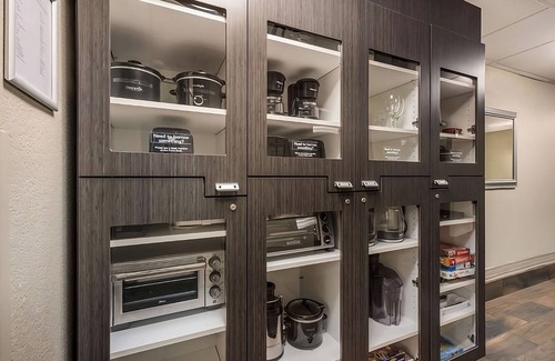 Gwinnett Place Resort | Comfort & Convenience! Pet-friendly Property w/Parking, Full Kitchen!