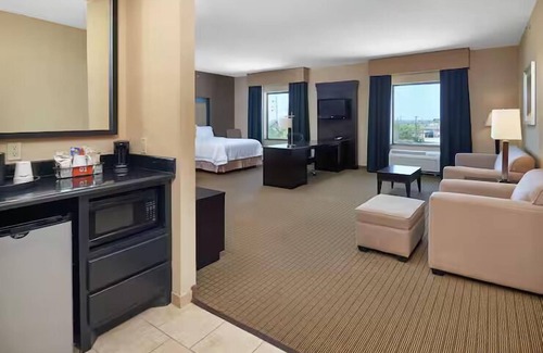 Decatur Hotel | Comfort & Convenience: Your Decatur Gateway with Free Breakfast & Pool