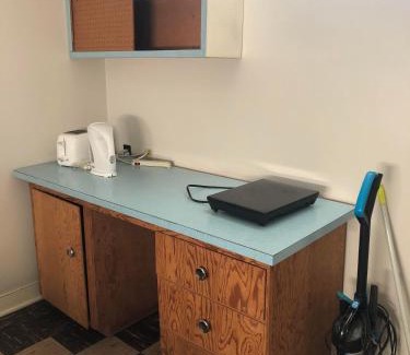 Oakridge House | Comfort cottage guest home near subway station, bus and downtown