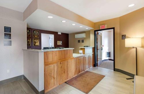 Great Falls Hotel | Comfort Inn & Suites Market - Airport