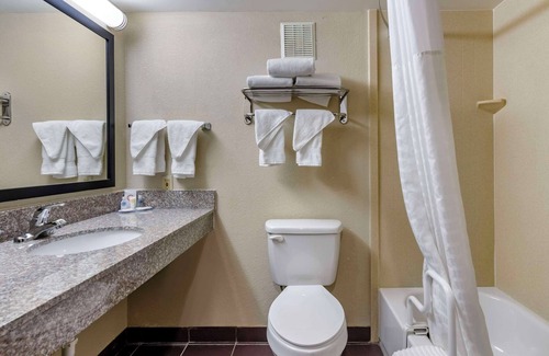 Raphine Hotel | Comfort Inn & Suites Raphine - Lexington near I-81 and I-64