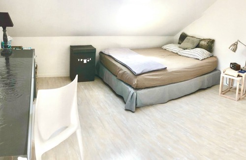 Saint-Egreve Bed & Breakfast | Comfort room in guest house l Tram