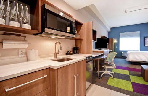 Jekyll Island Hotel | Comfort Stay! 2 Ocean View Units, Kitchen, Pool, Free Breakfast, Pets Allowed!