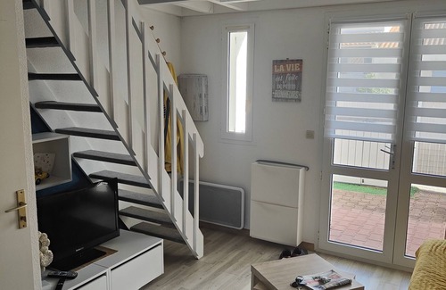 Meschers-sur-Gironde House | Comfortable villa in residence with swimming pool and tennis court, 600 m from the beach.