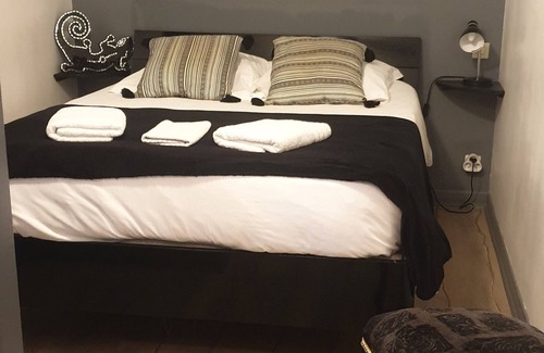 Colombiers Bed & Breakfast | Comfortable rooms in a 16th-century building in the town center.