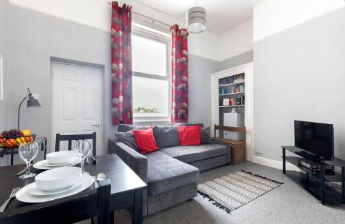 Cheltenham Apartment | Comfortable 1-Bed Flat Near Pittville Park