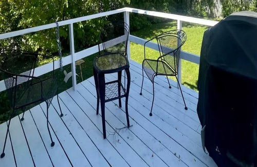 North Chicago House | Comfortable 2 bedroom house near Great Lakes Navy Base ideal for families