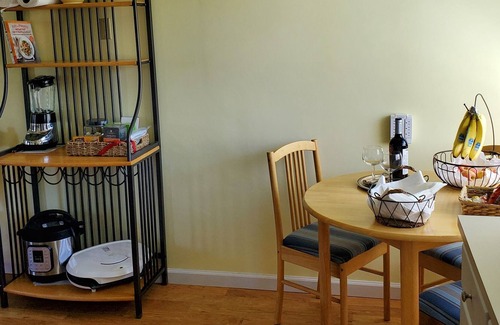 Southeast Eugene House | Comfortable 2 bedroom close to U of Oregon, downtown, buses, shops & hospitals.
