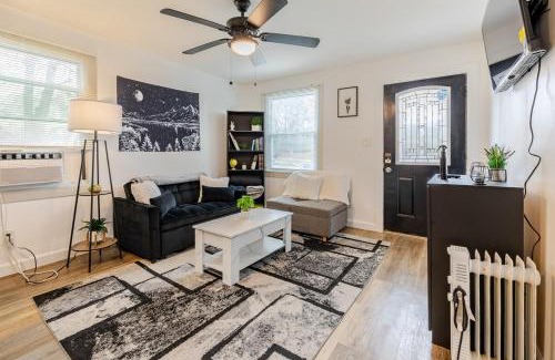 Sylvan Hills Apartment | Comfortable 2 Bedroom Near Downtown Atl Sleeps 4 Free Parking