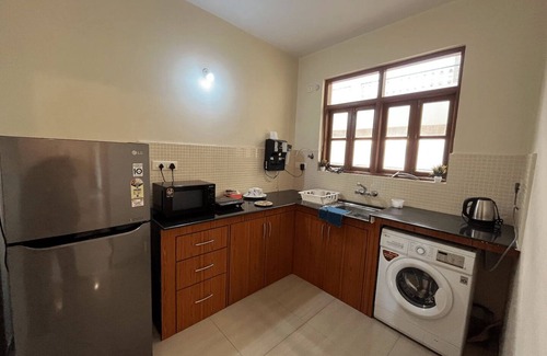 Majorda Apartment | Comfortable 2 BHK with pool Betalbatim Beach