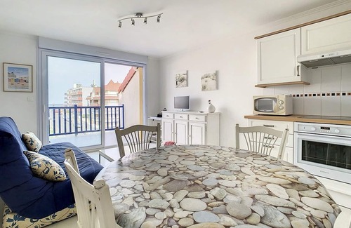 Stella-Plage Apartment | Comfortable 2-Bedroom Apartment 100m from the Beach with Parking
