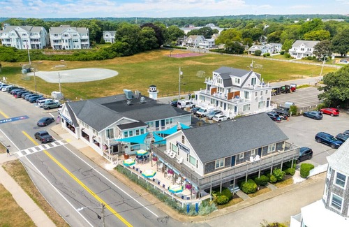 Falmouth Heights Condo | Comfortable 2 Queen Beds – Sleeps 4 (302)