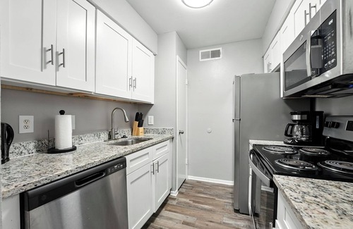 Southridge Apartment | Comfortable 2BR Extended Stay I Onsite Parking