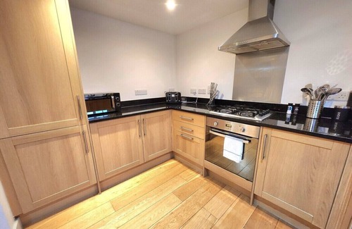 Larkhall Apartment | Comfortable 2BR Flat - 1 Min to Tube, Sleeps 6
