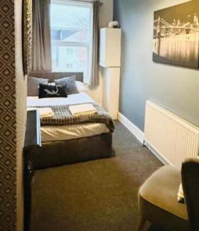 Coventry House | Comfortable 3 Double Bed Victorian Terrace from Luxus Stays
