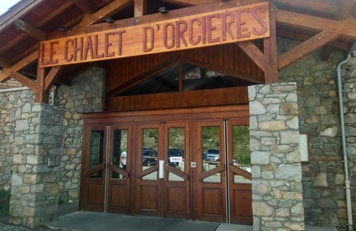 Orcieres Apartment | Comfortable 3P Pied de pistes, south-facing terrace with mountain view, garage-Chalet d'Orcieres