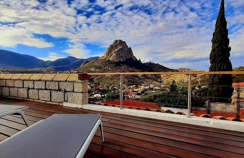 Bernal House | Comfortable, amplia y moderna casa familiar con vista a Pena de Bernal