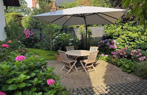 Sankt Augustin Apartment | Comfortable and quiet apartment in a great location with parking space