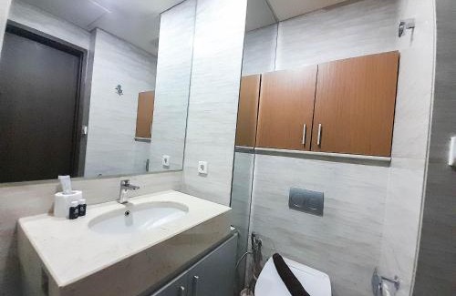 Catur Tunggal Apartment | Comfortable and Homey 1BR at Uttara The Icon Apartment By Travelio