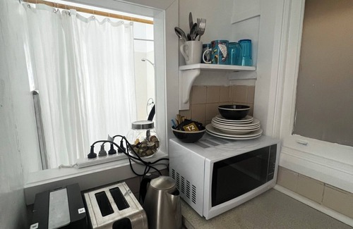 Woolloomooloo Apartment | Comfortable and Modest Studio in art deco building