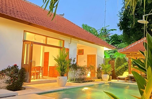 Anturan Villa | Comfortable and relaxing place at villa seruni. Just 8 min from the lovina beach