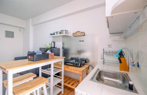Depok Apartment | Comfortable and Tidy 2BR at Cinere Resort Apartment By Travelio