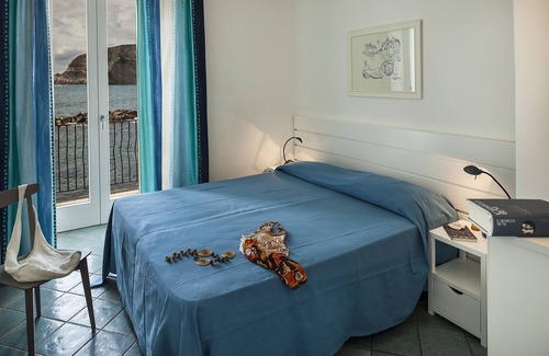Sant'Angelo Apartment | Comfortable apartment with terrace on the sea.