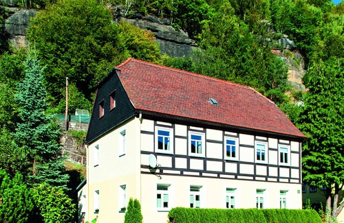 Postelwitz Apartment | comfortable apartment on the Elbe/Apartment "Falkenstein"
