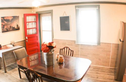 Bloomfield Apartment | Comfortable Apartment - Pittsburgh's Little Italy