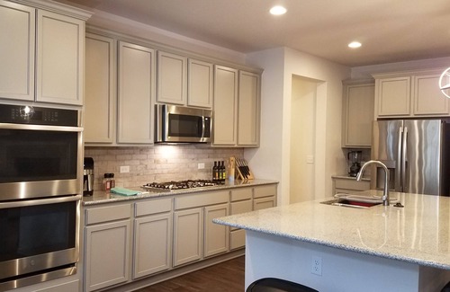 Erie House | Comfortable beds and fastest Wifi, Internet.