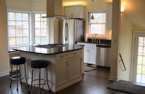 Michiana Shores Cabin | Comfortable Cabin in Woods Near Lake - 3br, 2ba, Modern Kitchen, Huge Yard, Nice