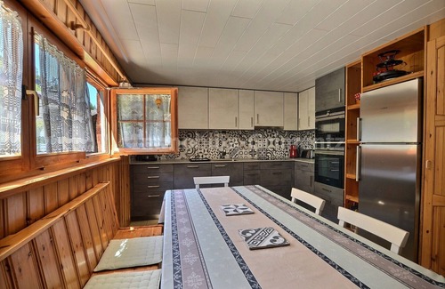 Grimentz Ski Chalet | Comfortable chalet on 2 levels for 8 people, living room, separated kitchen with dishwasher, 2 doubl