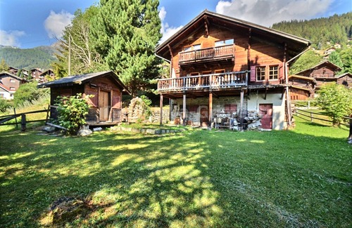 Grimentz Ski Chalet | Comfortable chalet on 2 levels for 8 people, living room, separated kitchen with dishwasher, 2 doubl