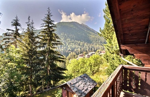 Grimentz Ski Chalet | Comfortable chalet on 2 levels for 8 people, living room, separated kitchen with dishwasher, 2 doubl