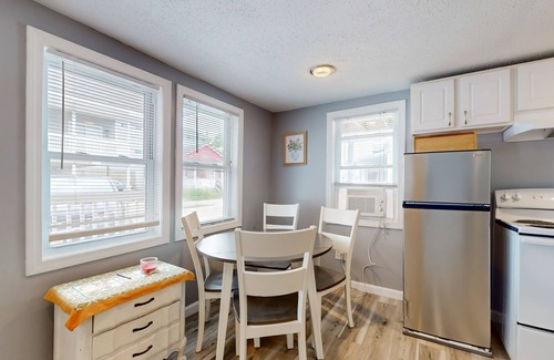 Hampton Condo | Comfortable condo with partial AC, and high-speed WiFi.